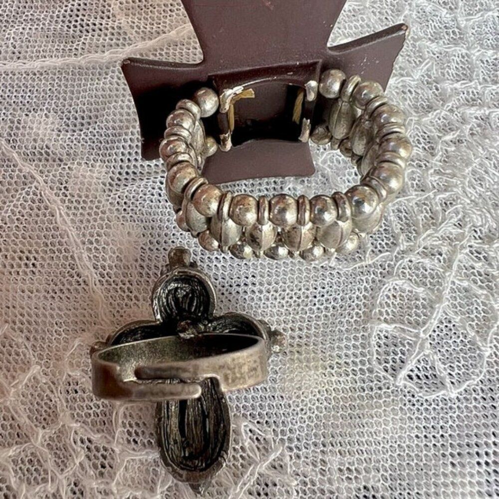 Set 2 Gothic Cross 90’s Costume Rings - Picture 6 of 9